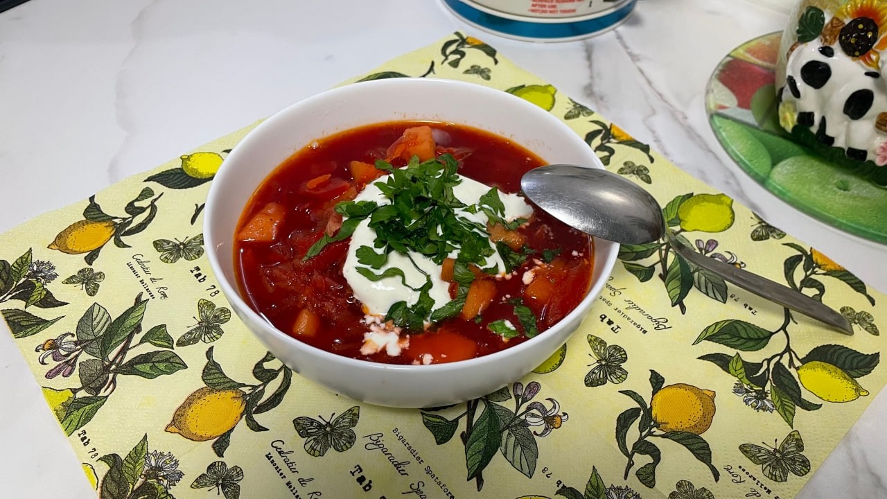 Красный борщ, от которого невозможно оторваться 🍲