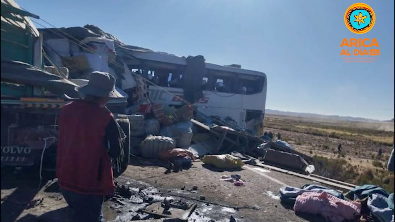 Bolivia: Choque de camión con bus con destino Arica deja 20 personas fallecidas y 16 heridos