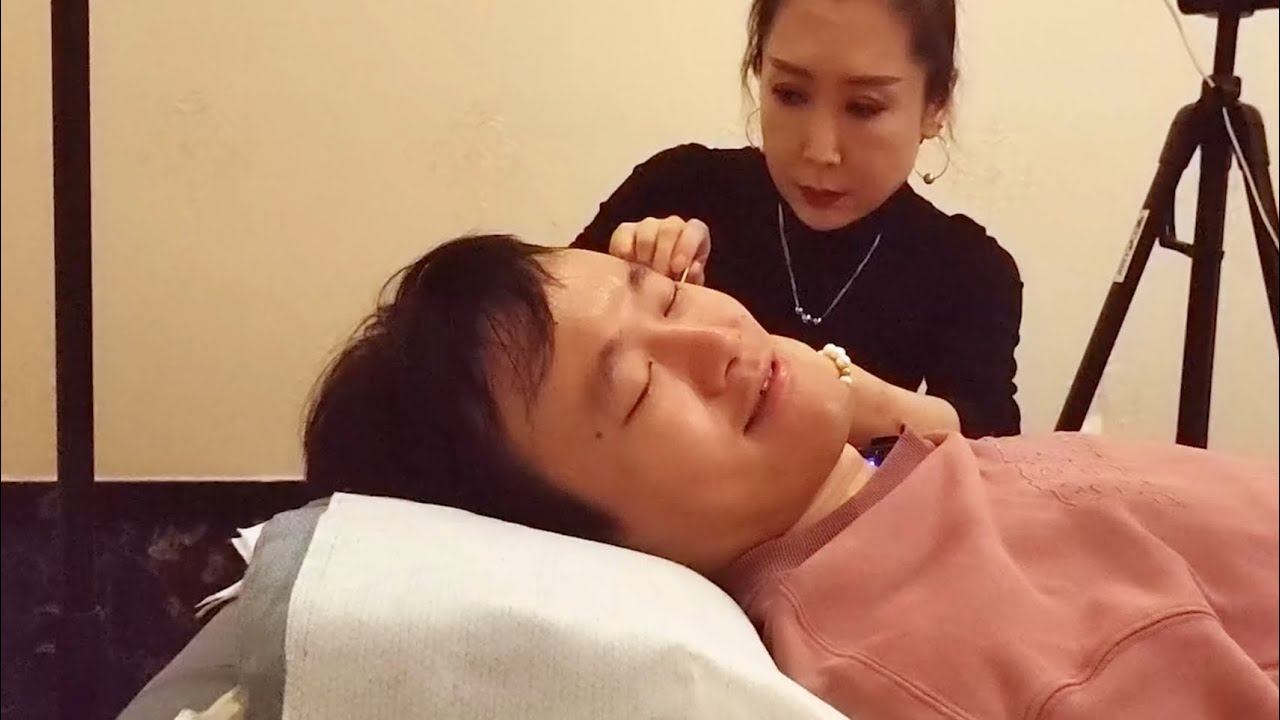 Ear cleaning丨she looks fierce, not expect that the technique was very good！