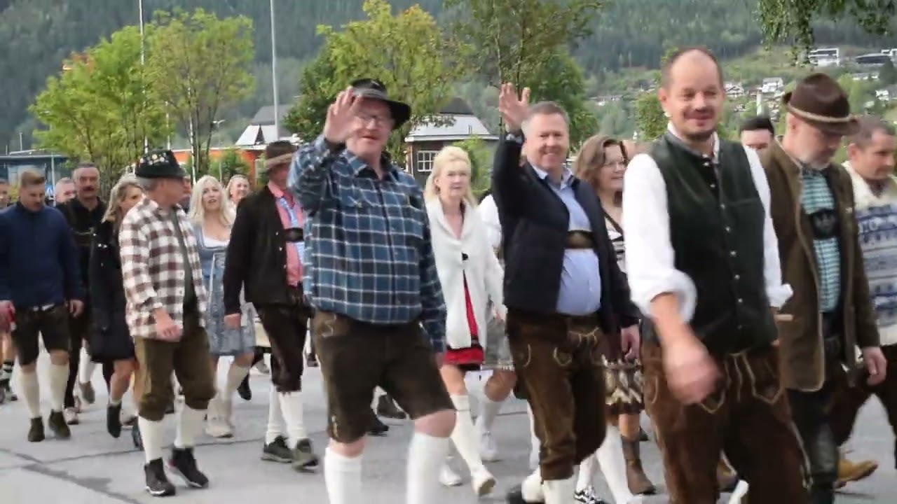 Oktoberfest i Stryn år 2025 - Oktoberfest paraden i Stryn sentrum