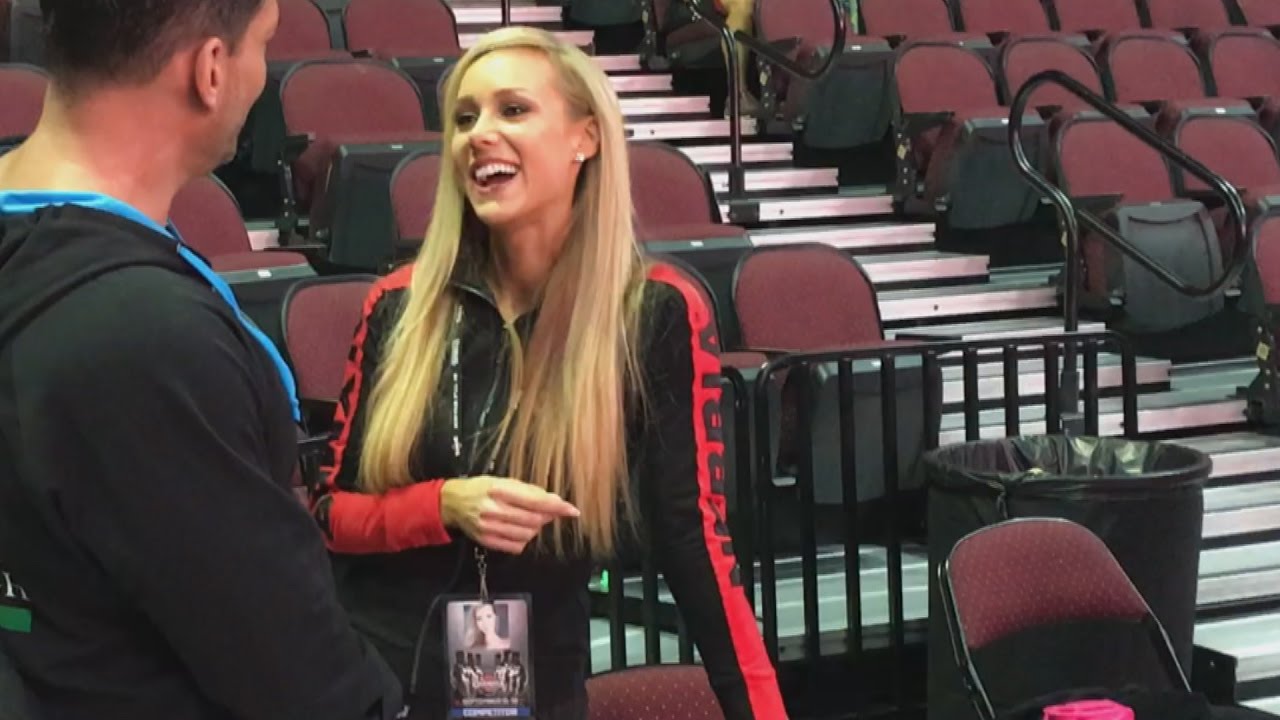 ⭐️IFBB Bikini Pro & Olympian Sara Back greeting fans in Las Vegas
