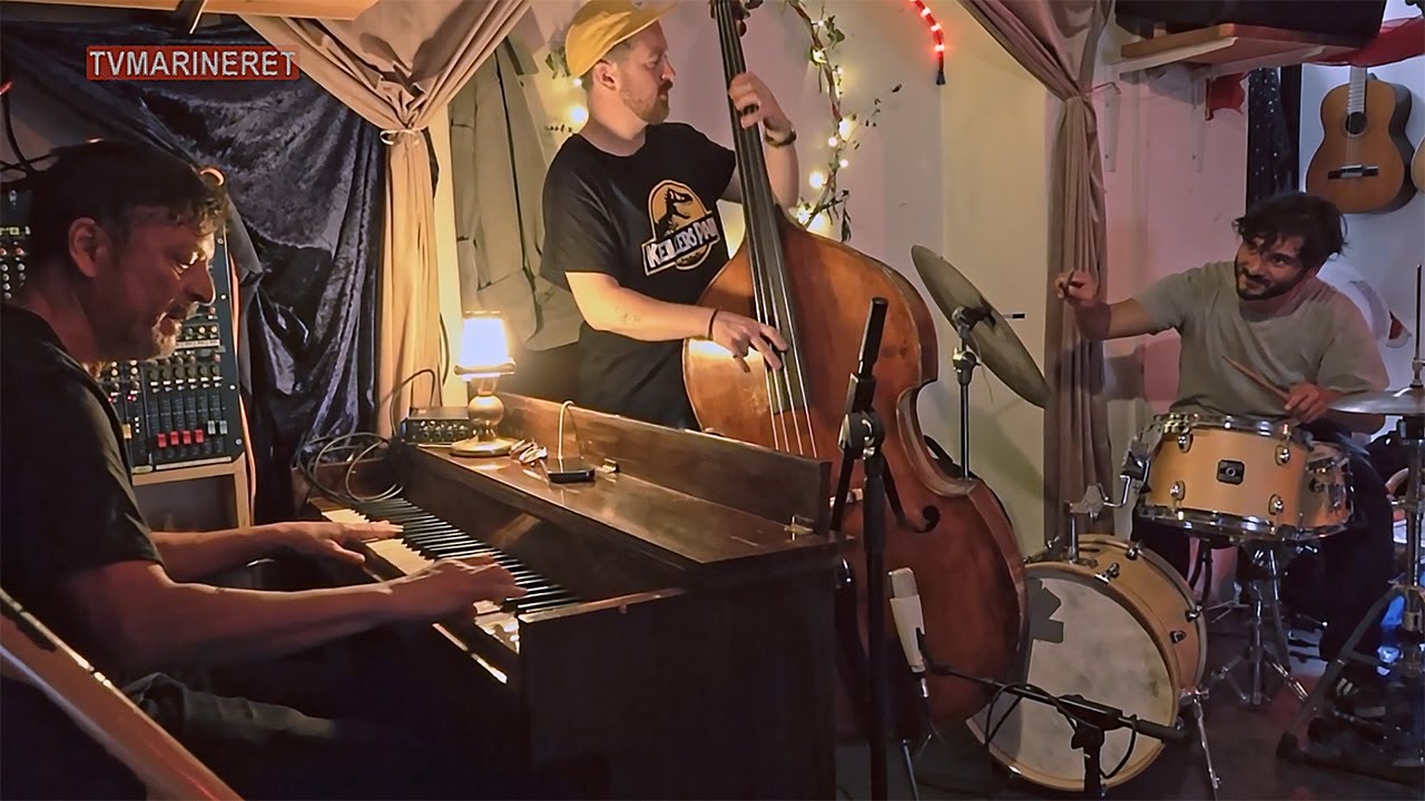 Ben Besiakov Trio - Cordoba/Yeller