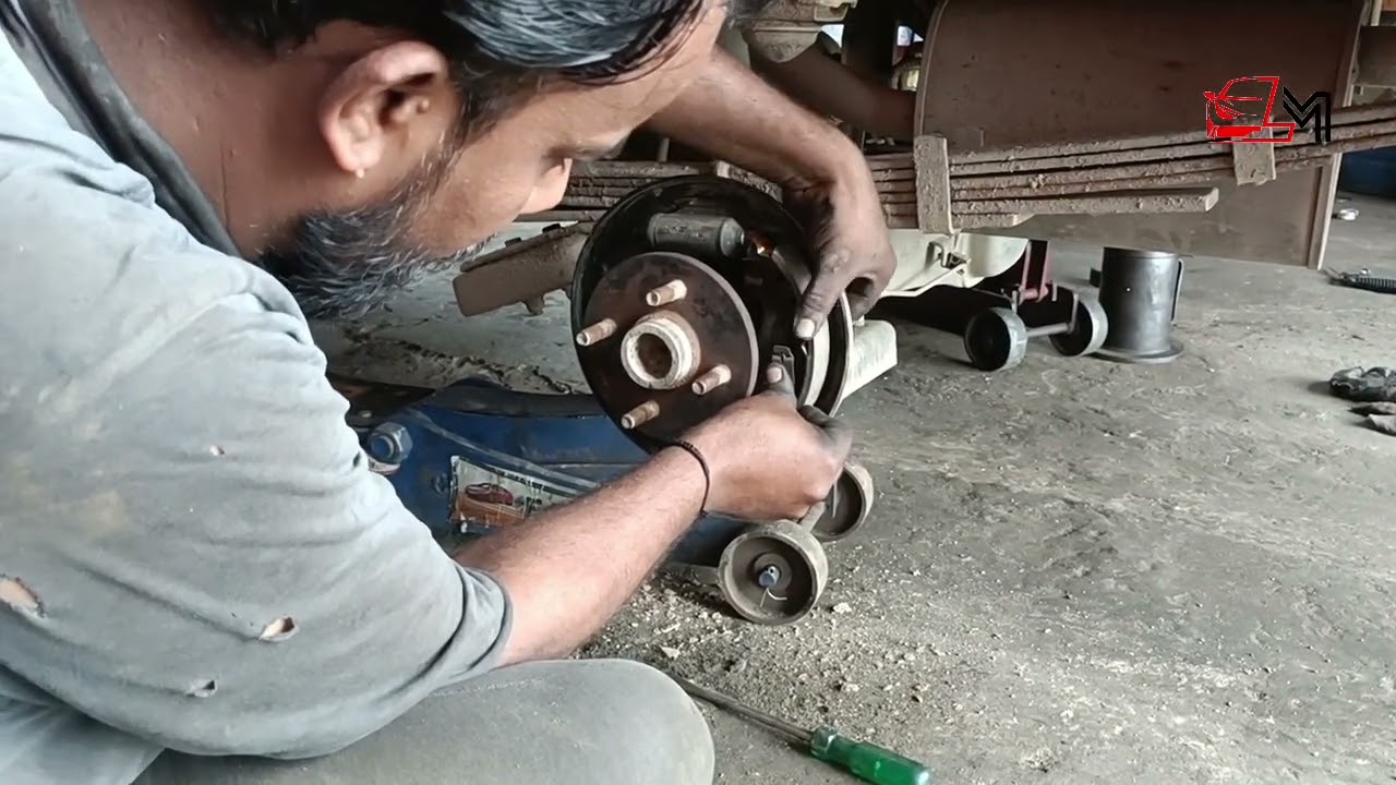 MAHINDRA SUPRO MINITRUCK REAR LEFT WHEEL BRAKE SHOE CHANGE