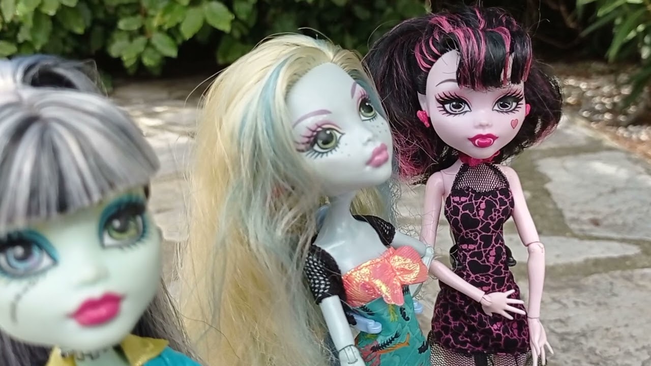 Chloé en français présente une histoire Monster high : le génie de la fleur !