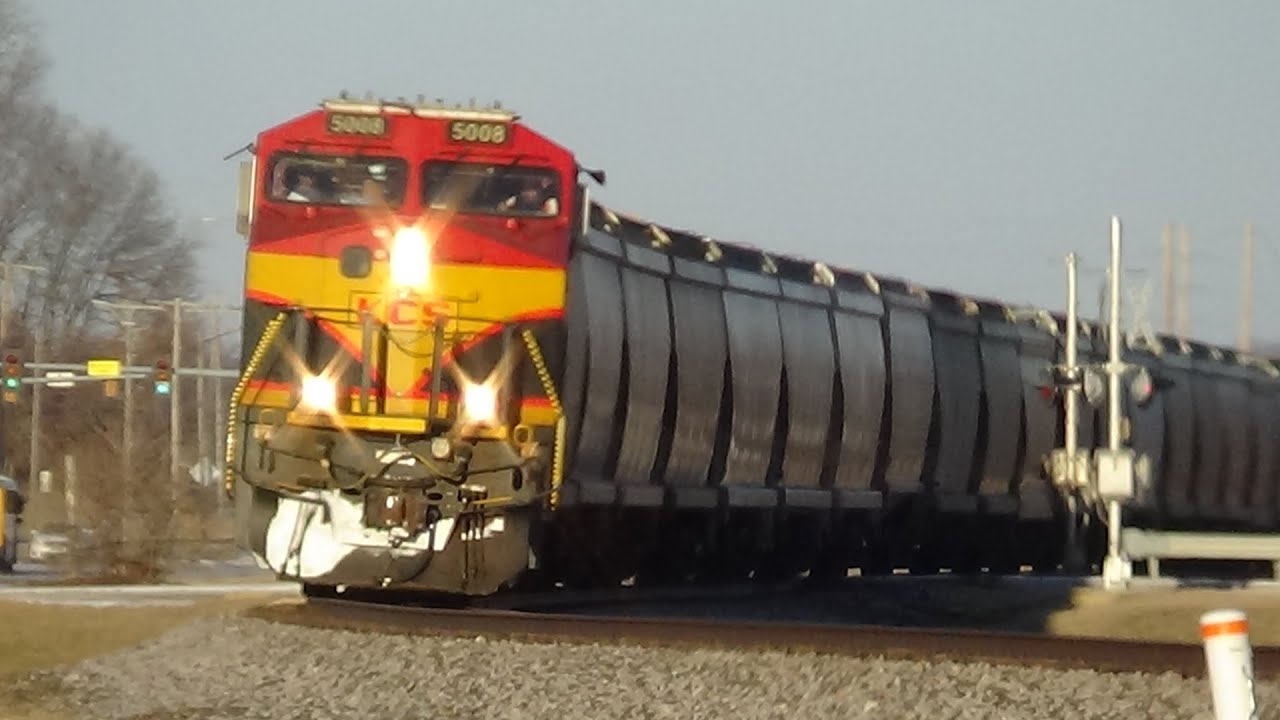 CPKC 678 loaded potash 1x1x1 meets 651 at Bettendorf, IA January 27, 2026