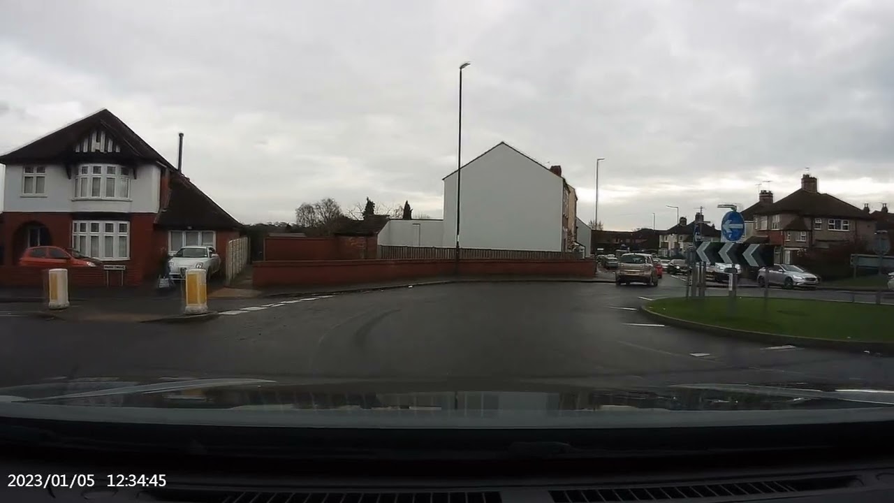 Ilkeston Joinery Van Flies Out Onto Roundabout, Idiot! UK Bad Drivers, Road Rage, observations.