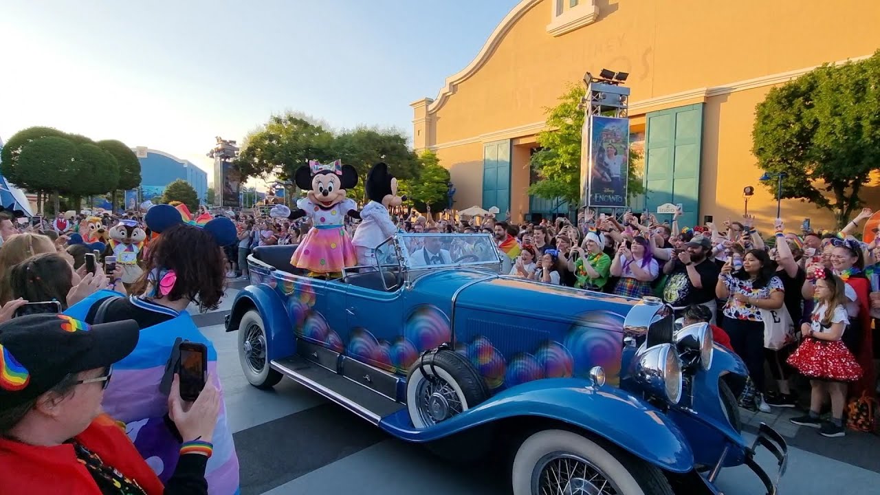 Disneyland Paris Pride : Parade Disney des Fiertés aux mille couleurs