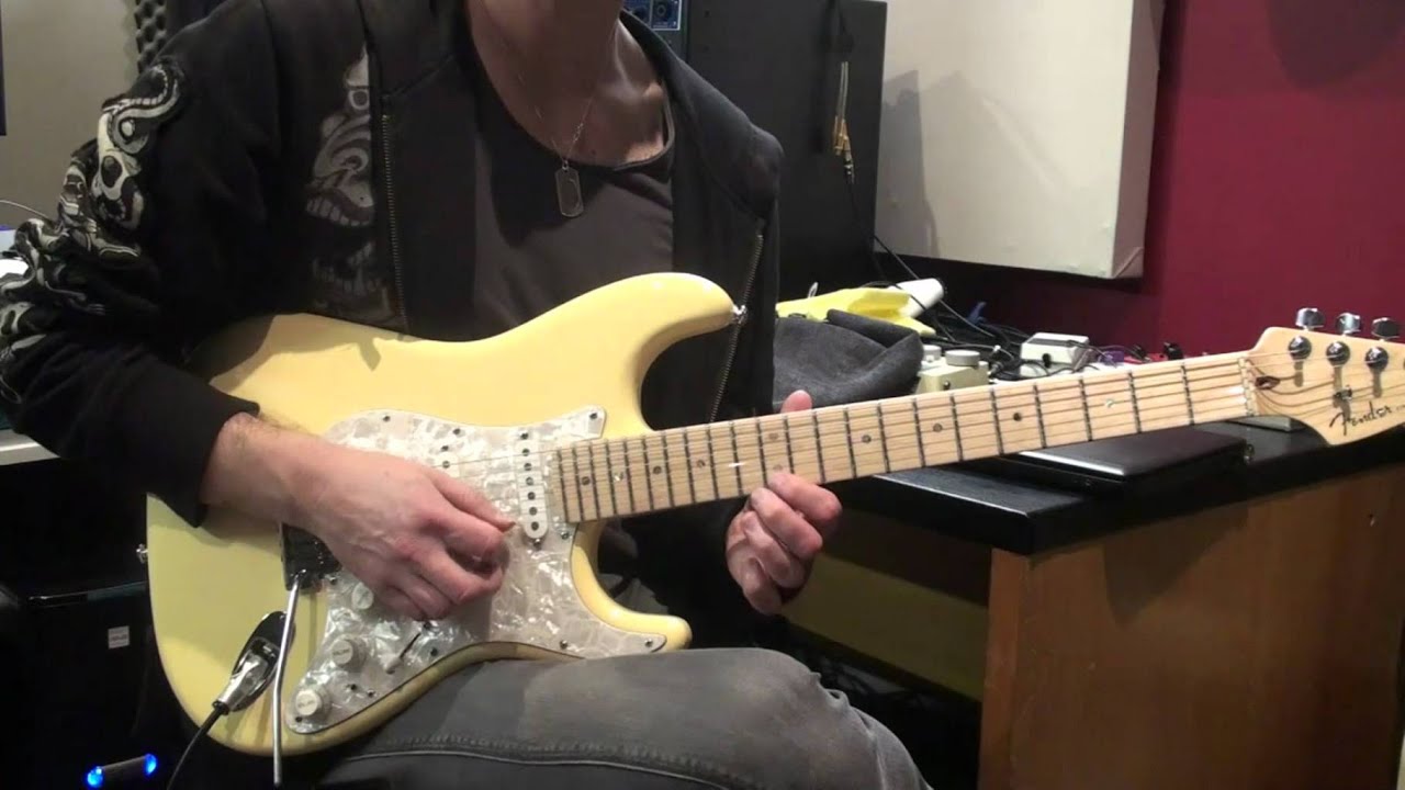 Guitar lesson: How to play a cool sounding major arpeggio lick