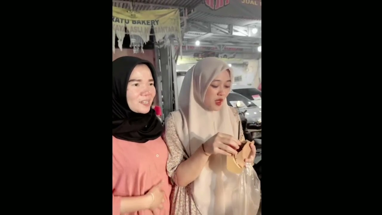 KAK JIE DAN BADA MENIKMATI JAJANAN IBU KOTA JAKARTA