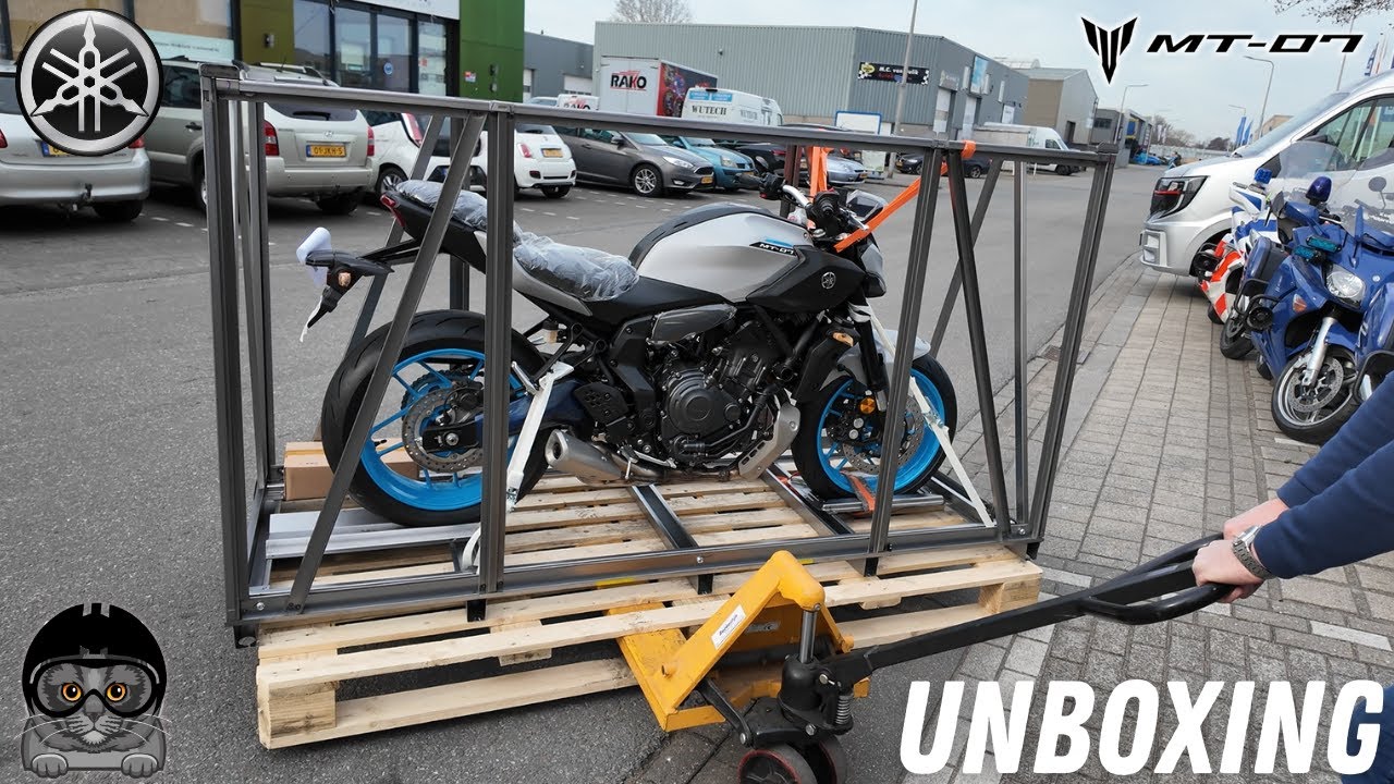 Unboxing the 2025 Yamaha MT-07 | Battery Install & First Start