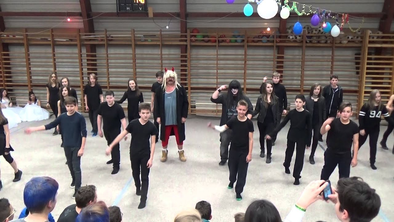 2015. 02. 06. - Brassó Utcai Általános Iskola - Farsang - 7.b