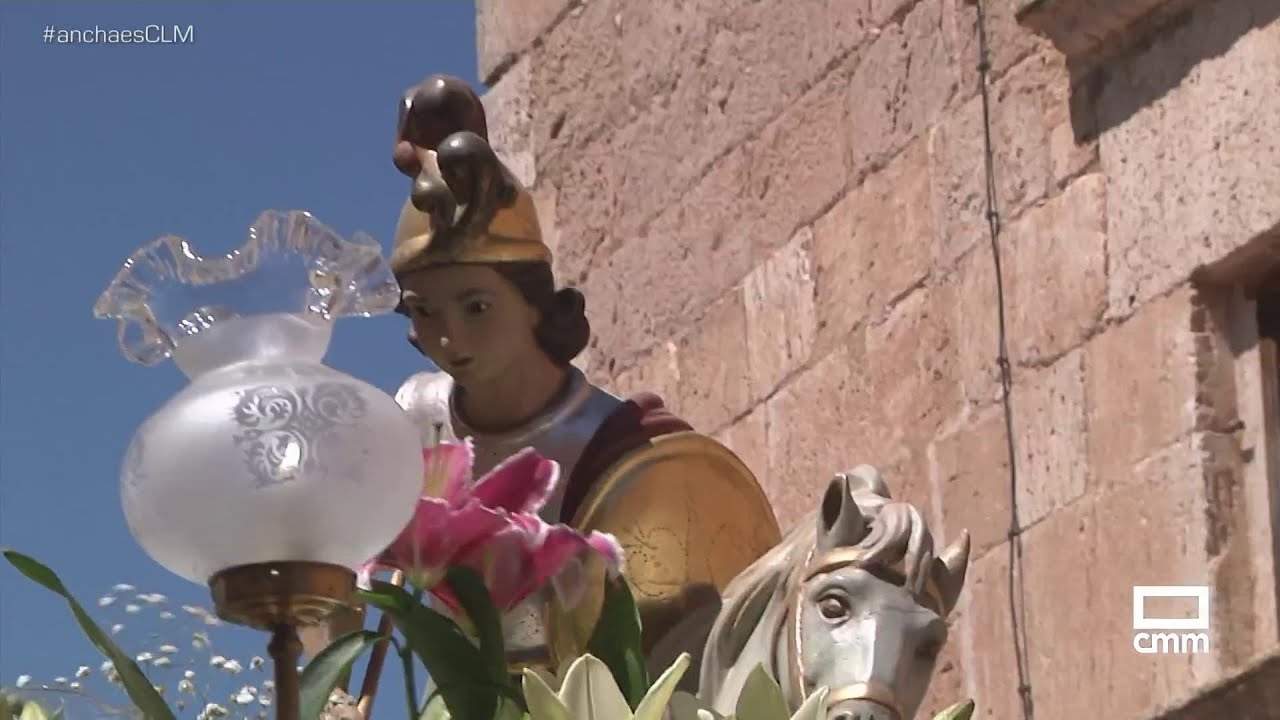 San Jorge recorre Graja de Iniesta bajo palio en su día | Ancha es Castilla-La Mancha