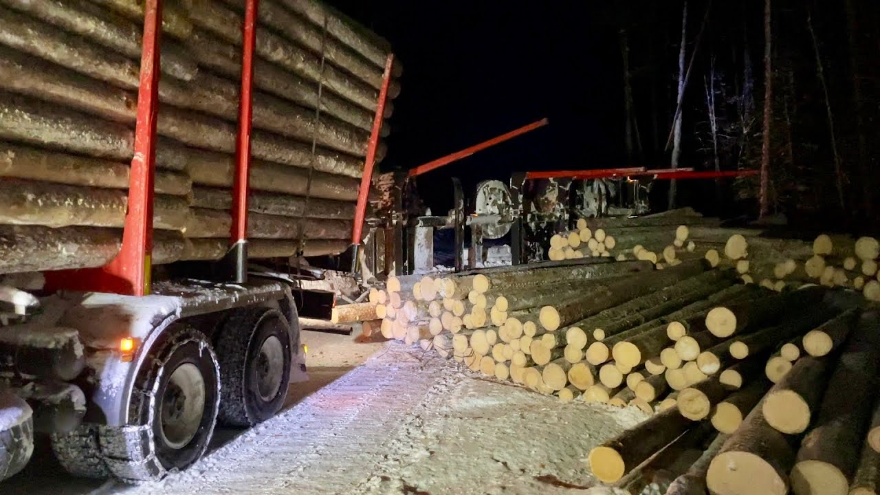 Упал прицеп // на спуске // оттепель, скользко.