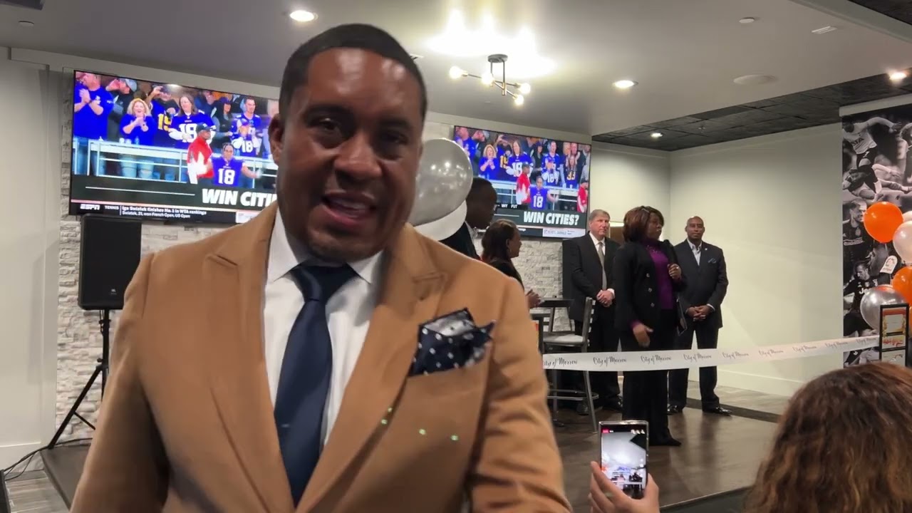 404 Sports Bar & Grill Ribbon Cutting