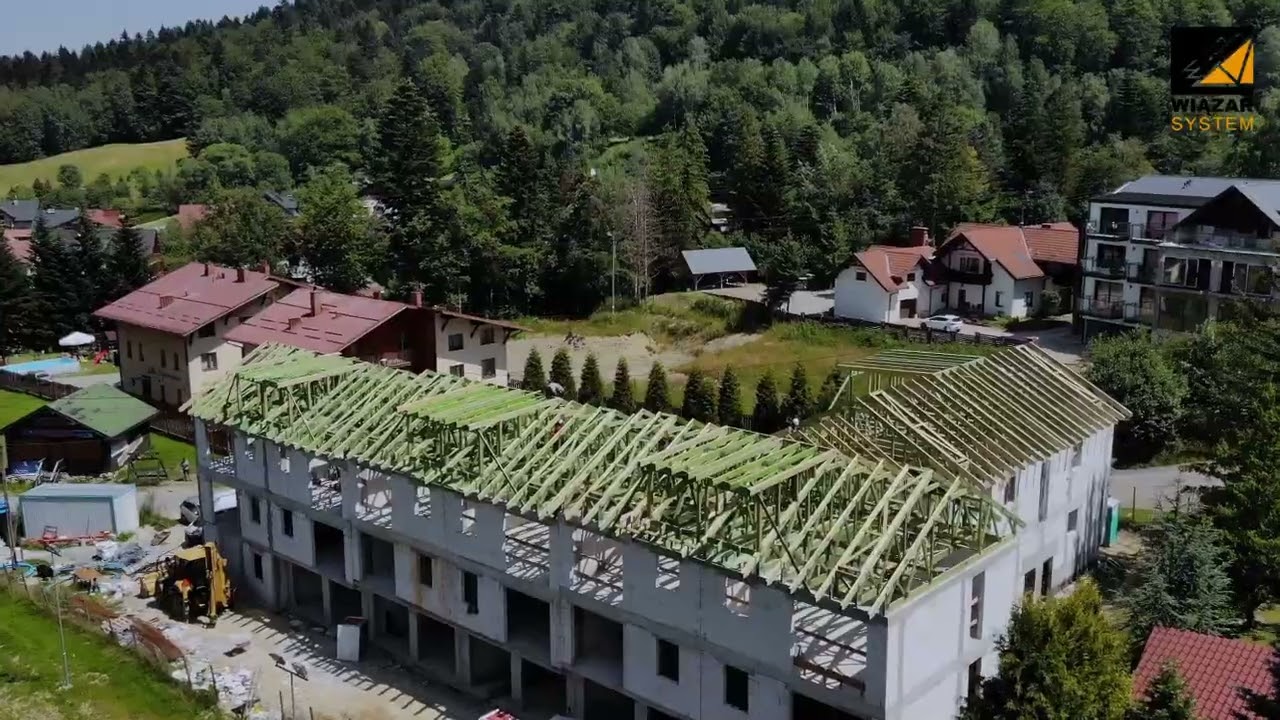 Wiązary dachowe na hotelu