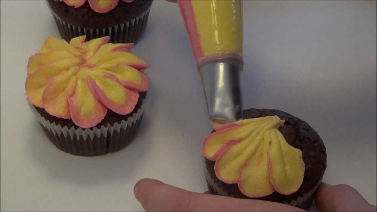 Frosting-blomster i to farver til kager og cupcakes