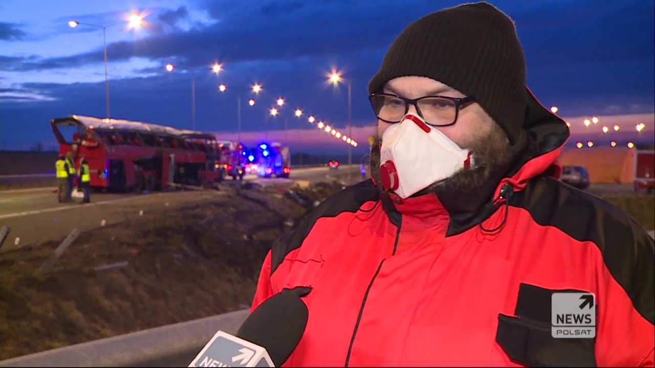 Wypadek na autostradzie A4. Autobus spadł z nasypu