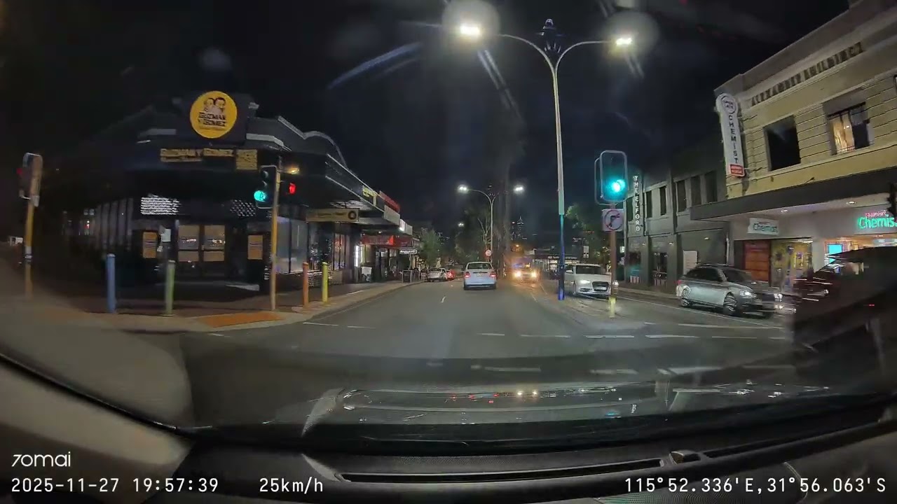 70mai 4K M800 Dash Camera sample (front) (night footage at 4K30, HDR on)