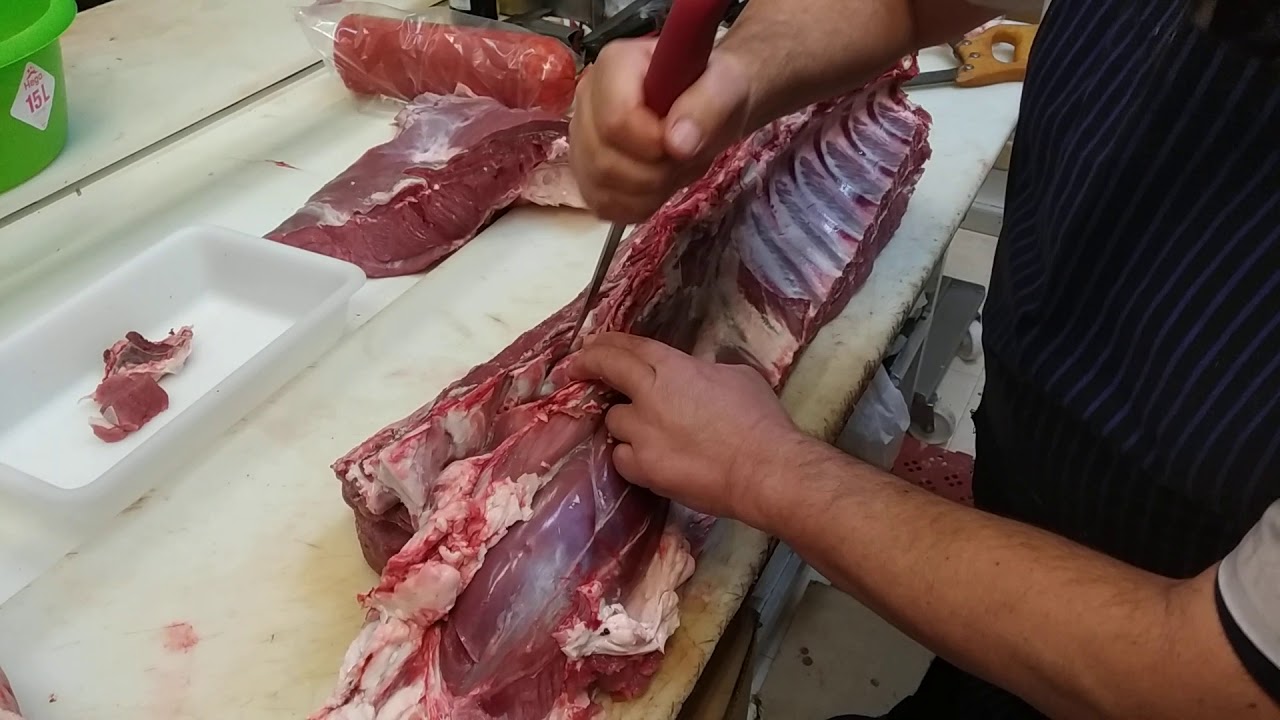 Trocear cuarto trasero de ternera azul belga  (parte 1)