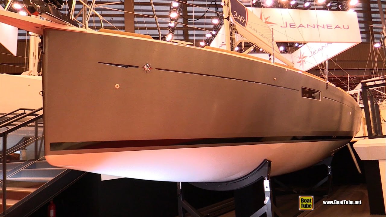 2017 Jeanneau Sun Odyssey 349 Yacht - Deck and Interior Walkaround - 2016 Salon Nautique Paris
