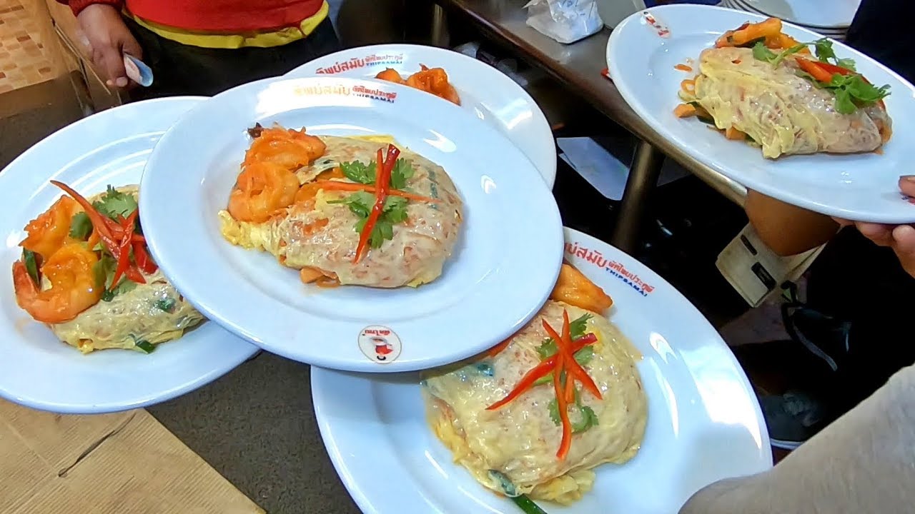 World Best Thipsamai Phad Thai(ทิพย์สมัย ผัดไทยประตูผี) - Thai Street Food
