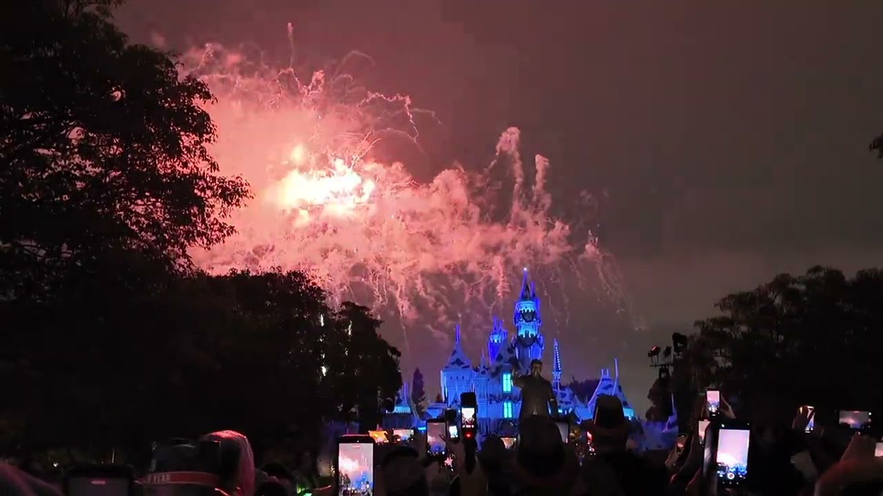 New Year’s Eve at Disneyland LA | Countdown & Fireworks 