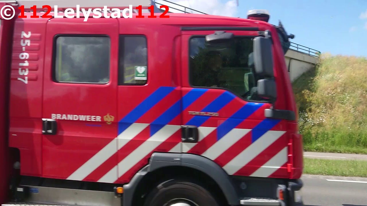 [PELETON INZET] Crashtenders en Brandweer Flevoland met spoed naar Natuurbrand in Lelystad