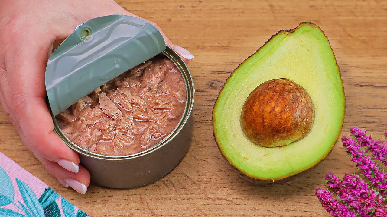 Nur 1 Avocado und Thunfisch! 😋 Gesunder und leckerer Avocadosalat! Rezept in 5 Minuten.