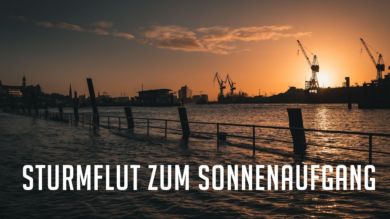 Sturmflut zum Sonnenaufgang in Hamburg