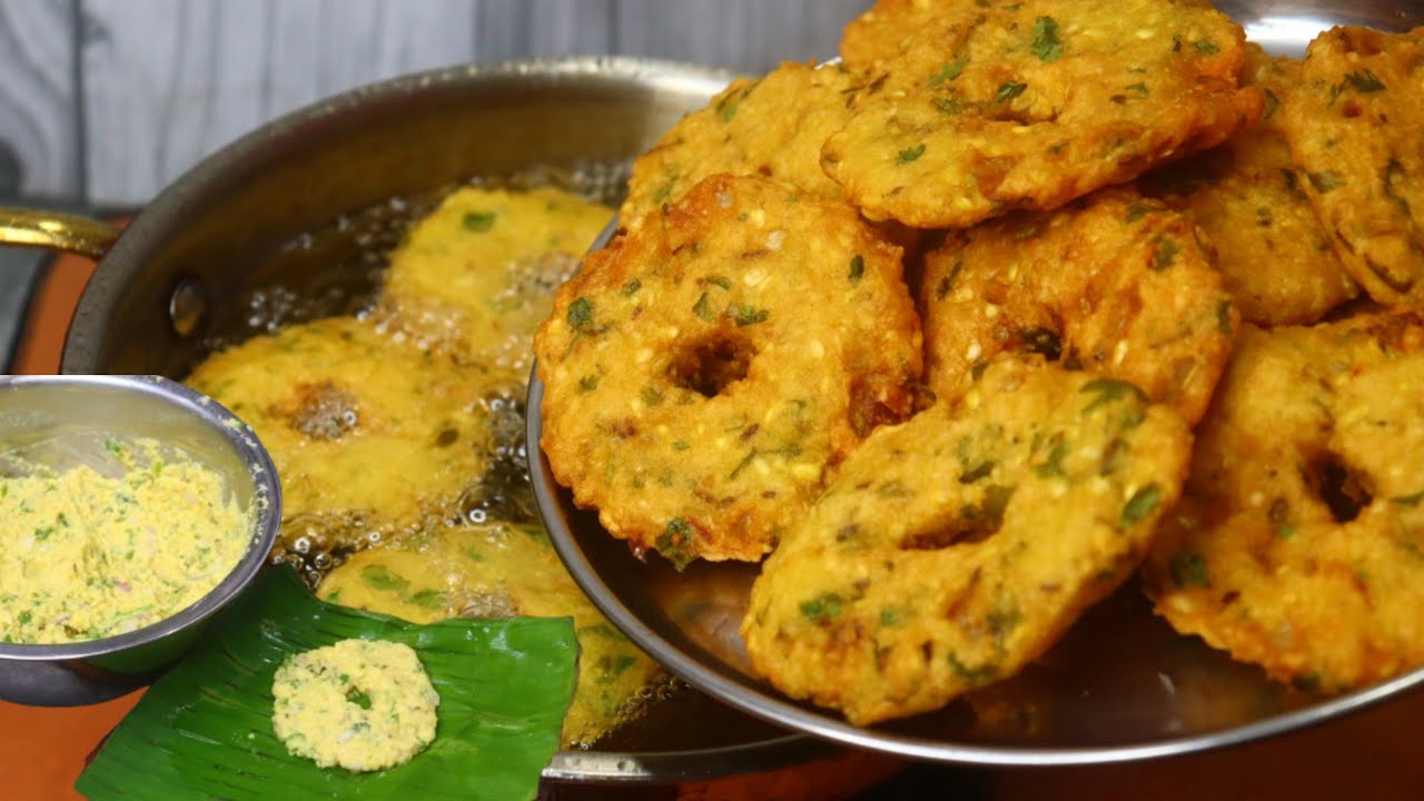 పెసర గారెలు ఇలా చేస్తే నూనె పీల్చకుండా బాగా వస్తాయి మరియు కారం చట్నీ|Pesara Garelu & Karam Chutney