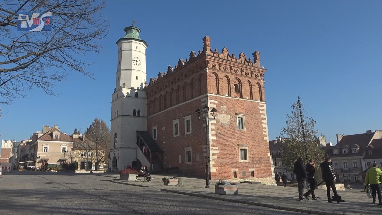 SANDOMIERSKI RATUSZ DOCZEKA SIĘ RENOWACJI