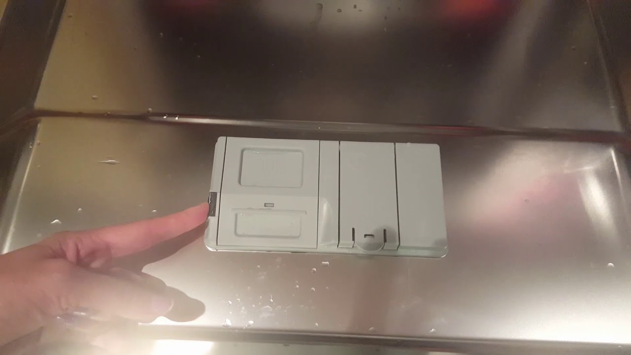 Hotpoint HFO3032WGC Standard Dishwasher - White