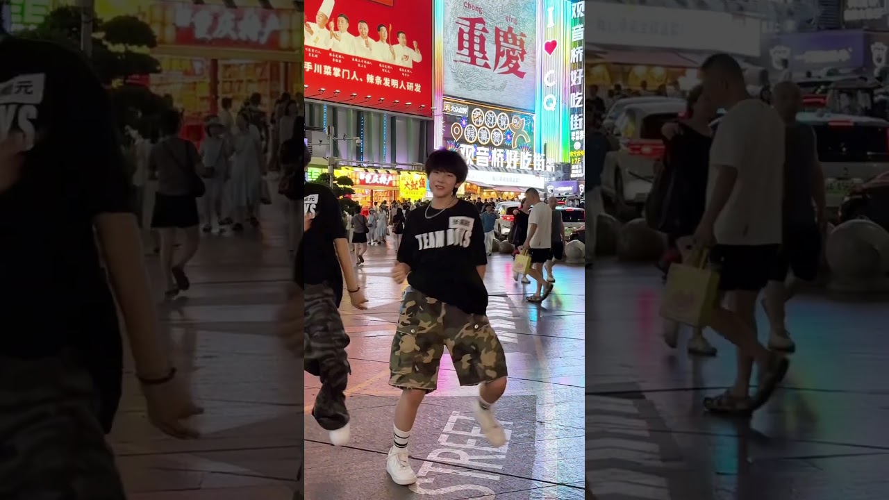 在街上跳舞 #TEAMBOYS #随时开跳 #张嘉懿Austin