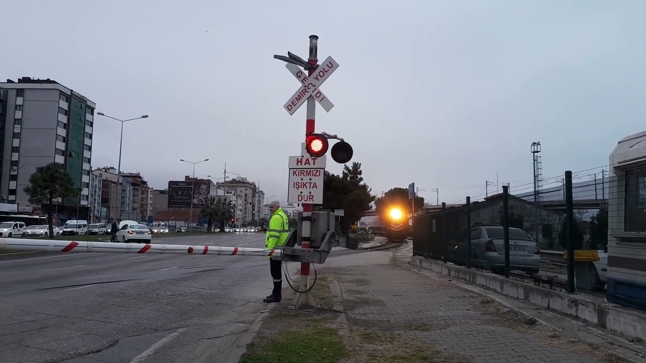 TCDD DE 24 143 + DE 24 369 Ranfor Eti Bakır Yük Treni Samsun Gar'dan çıkış. Km: 0 + 850