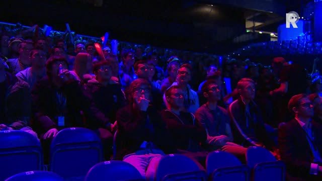 Gamefans juichen hun favoriete League of Legends-teams toe in Ahoy