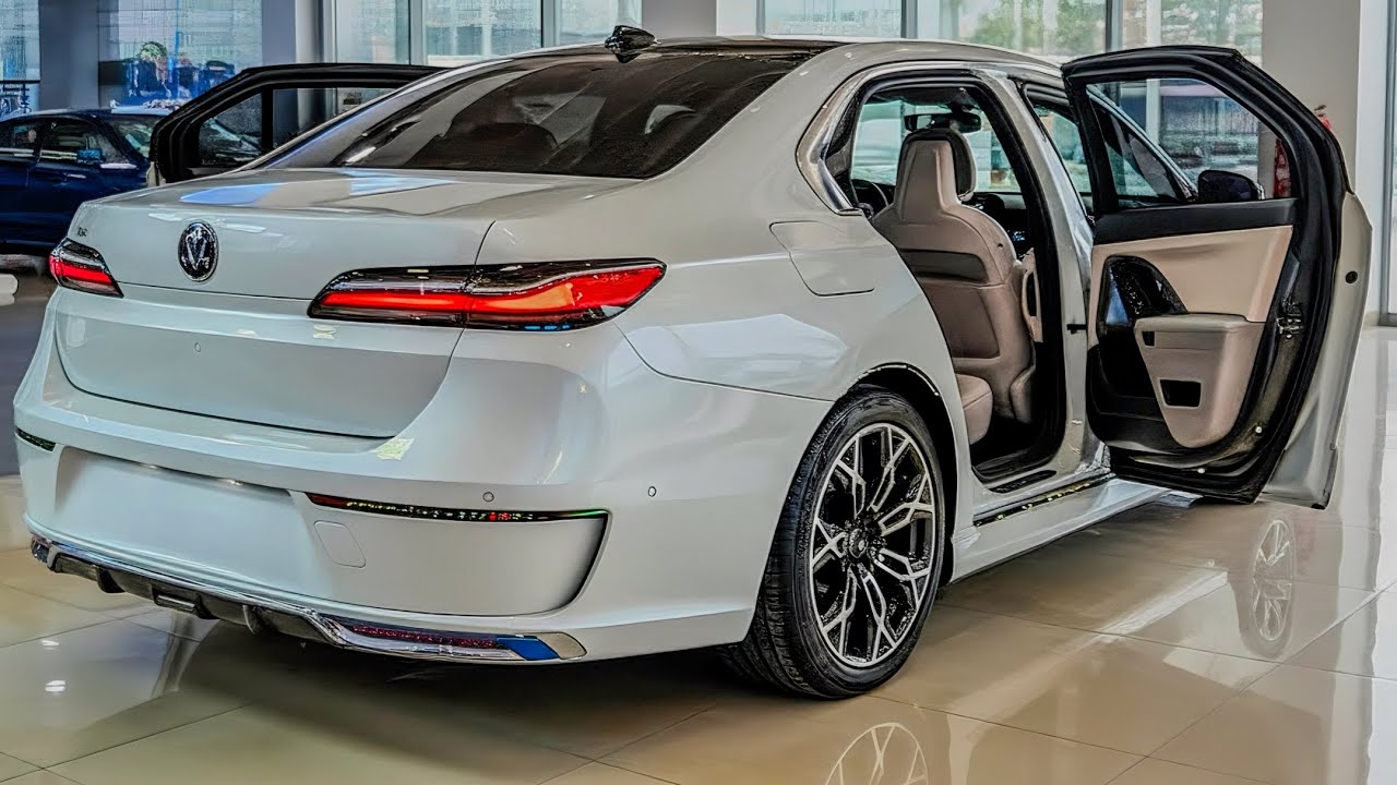 2025 BMW 7 Series - Brutal Luxury Sedan - Interior and Exterior Walkaround