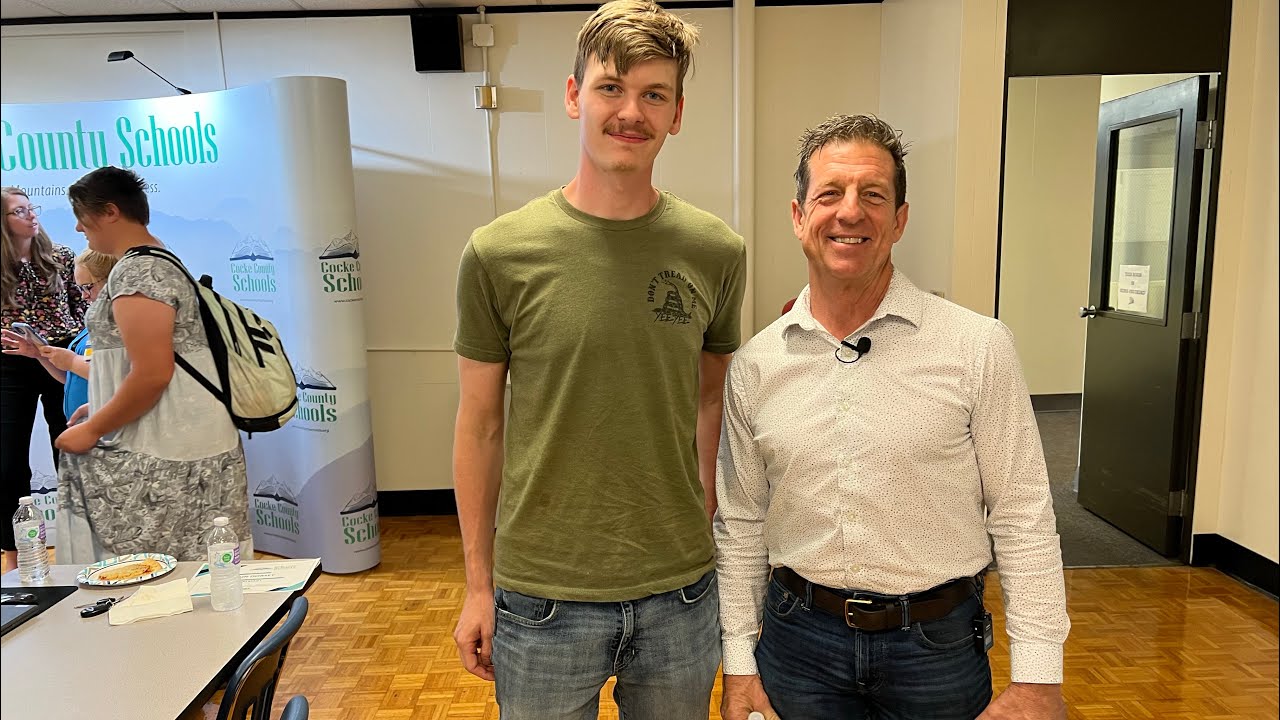 Cocke County Student Learns to Build at Incredible Tiny Homes 🏡🤩💪🇺🇸😉🏫