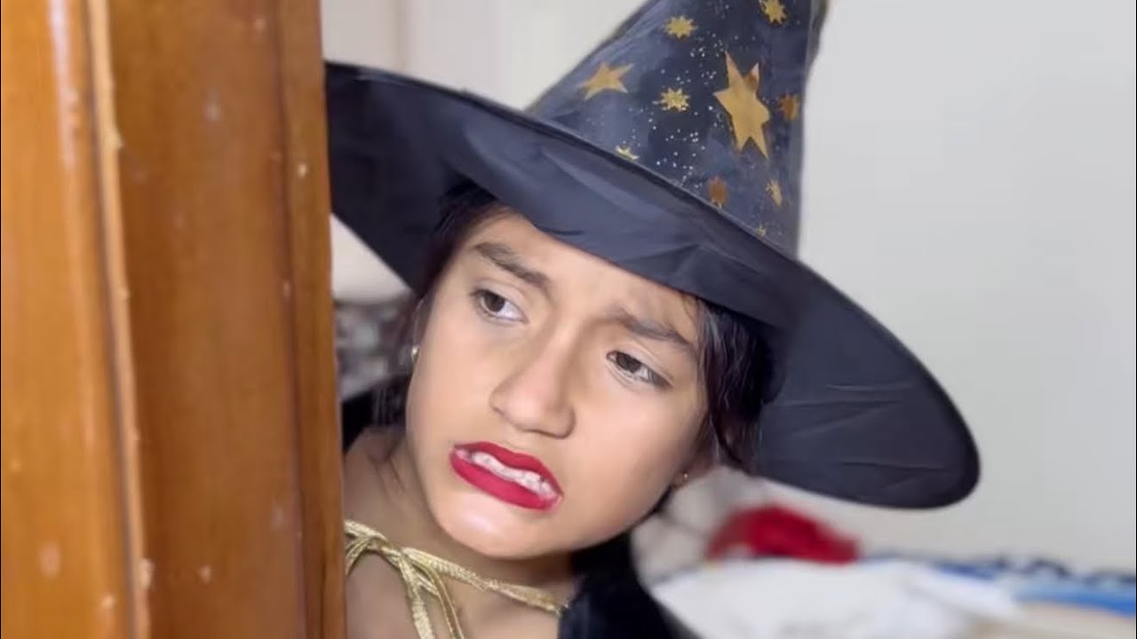 Daniela no sabe cómo ir a la fiesta de Halloween 🎃 