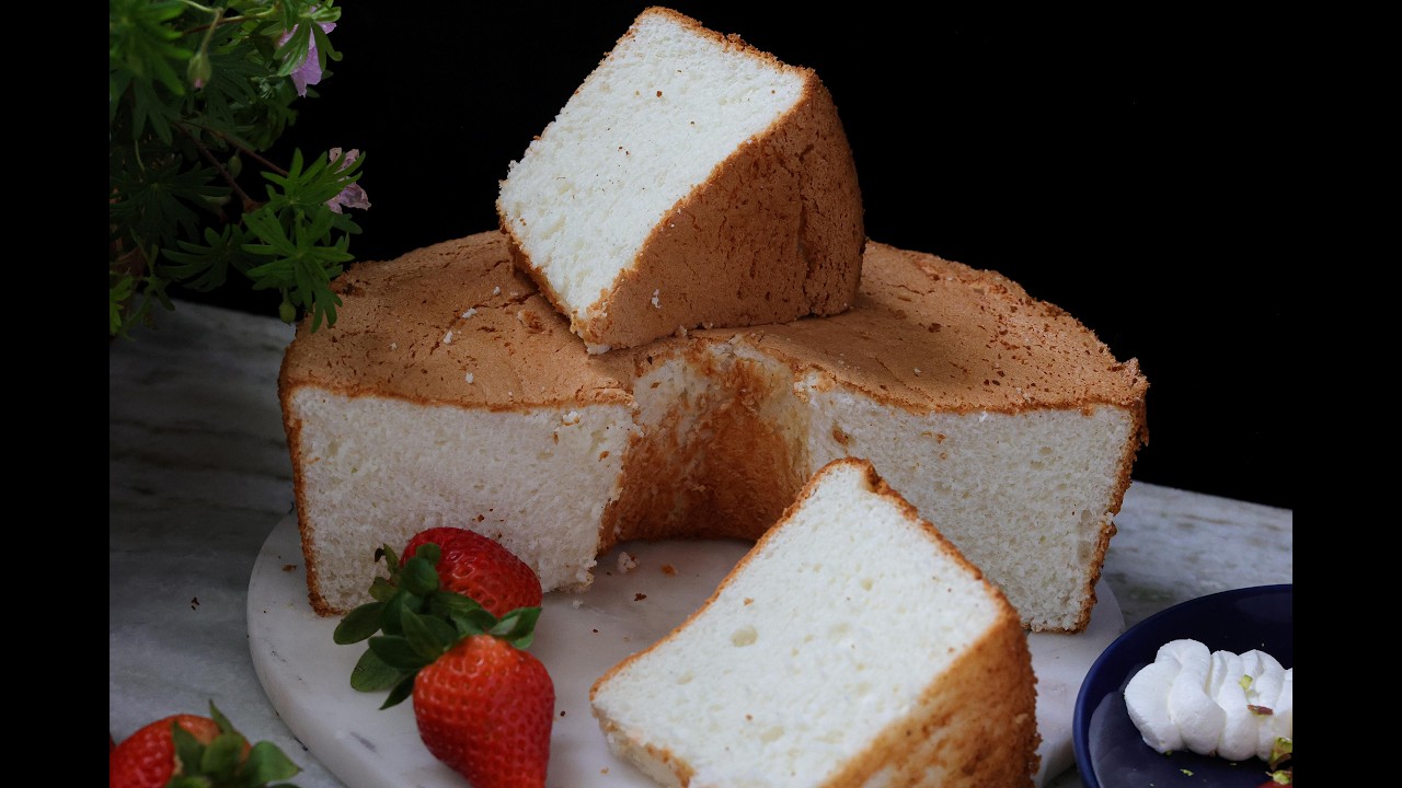 Angel Food Cake with Sauce Fraise-Balsamique #dessert