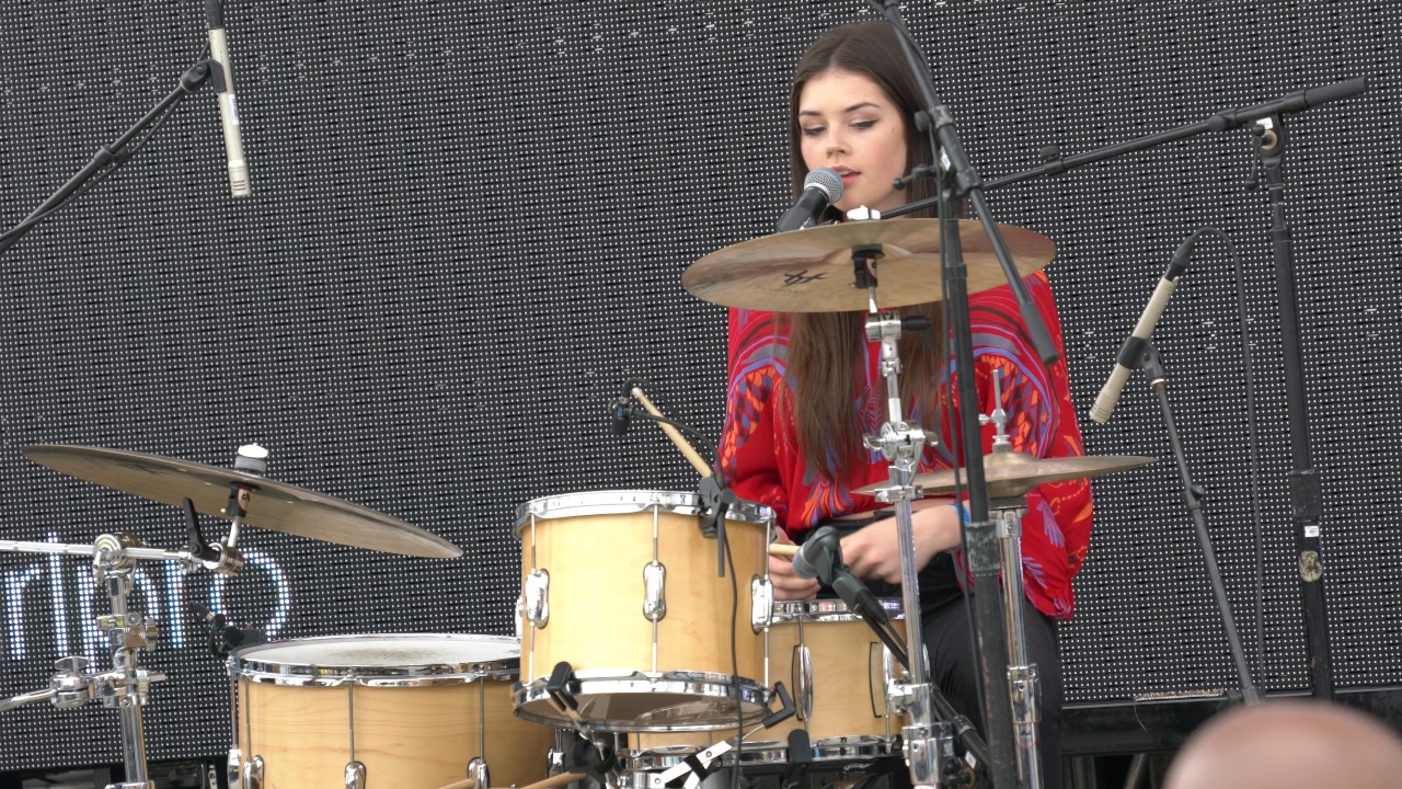 She Talking - Elise Trouw - Supergirl Pro concert series