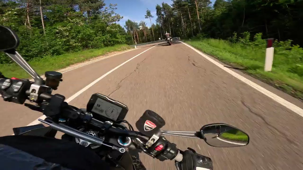 Mendelpass 2023 Streetfighter V4S KTM Superduke 1290
