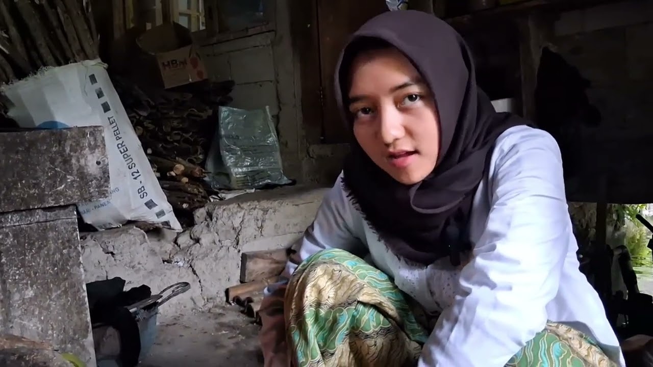 tak mengenal gengsi anak perawan kampung ngasih makan domba