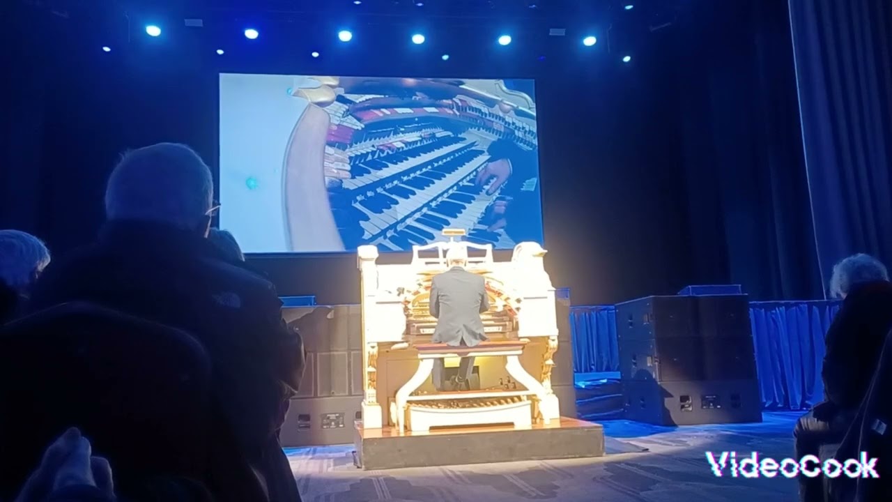 Phil Kelsall at the ex odeon Manchester & the ex Trocerdero elephant & Castle Wurlitzer Jan 2025