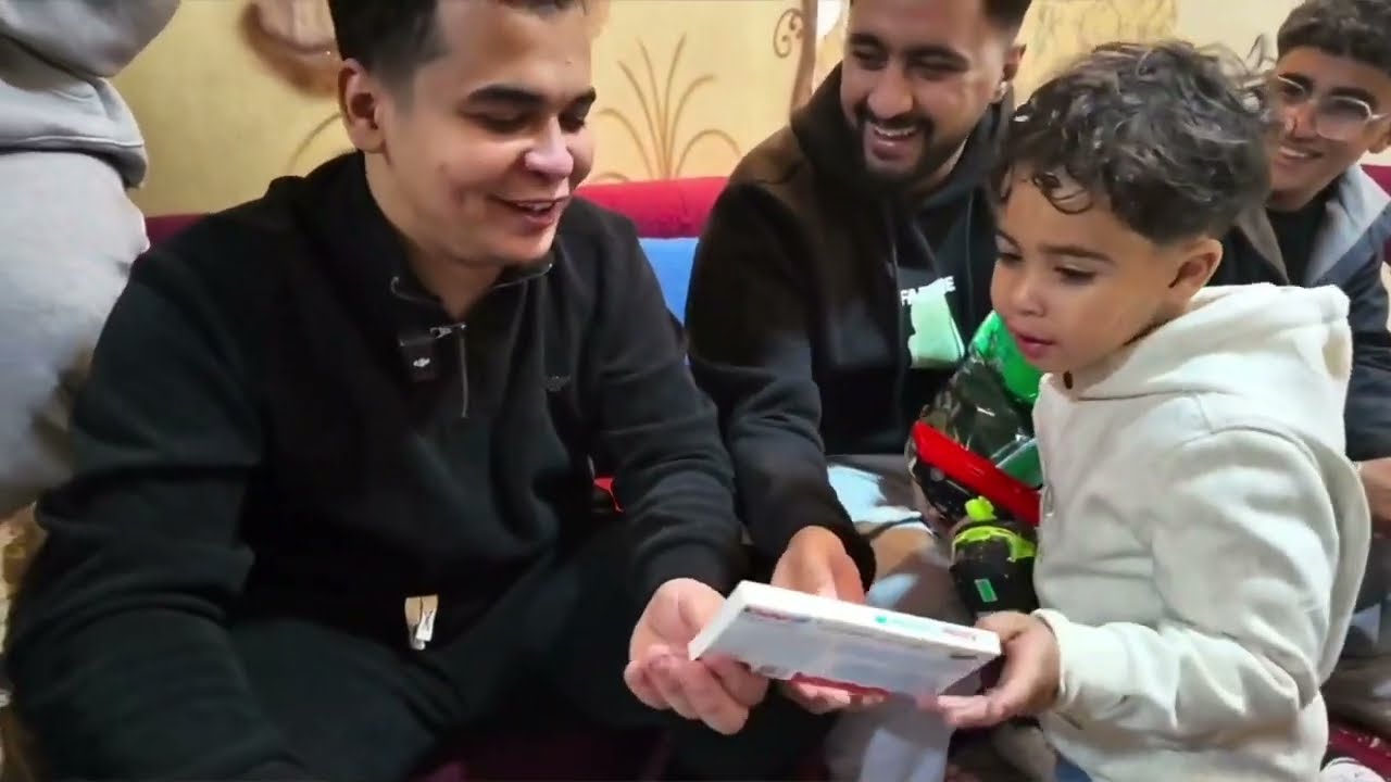 ابن مصر عمل مفاجأة لعمرو وراح عيد ميلاده❤🎉