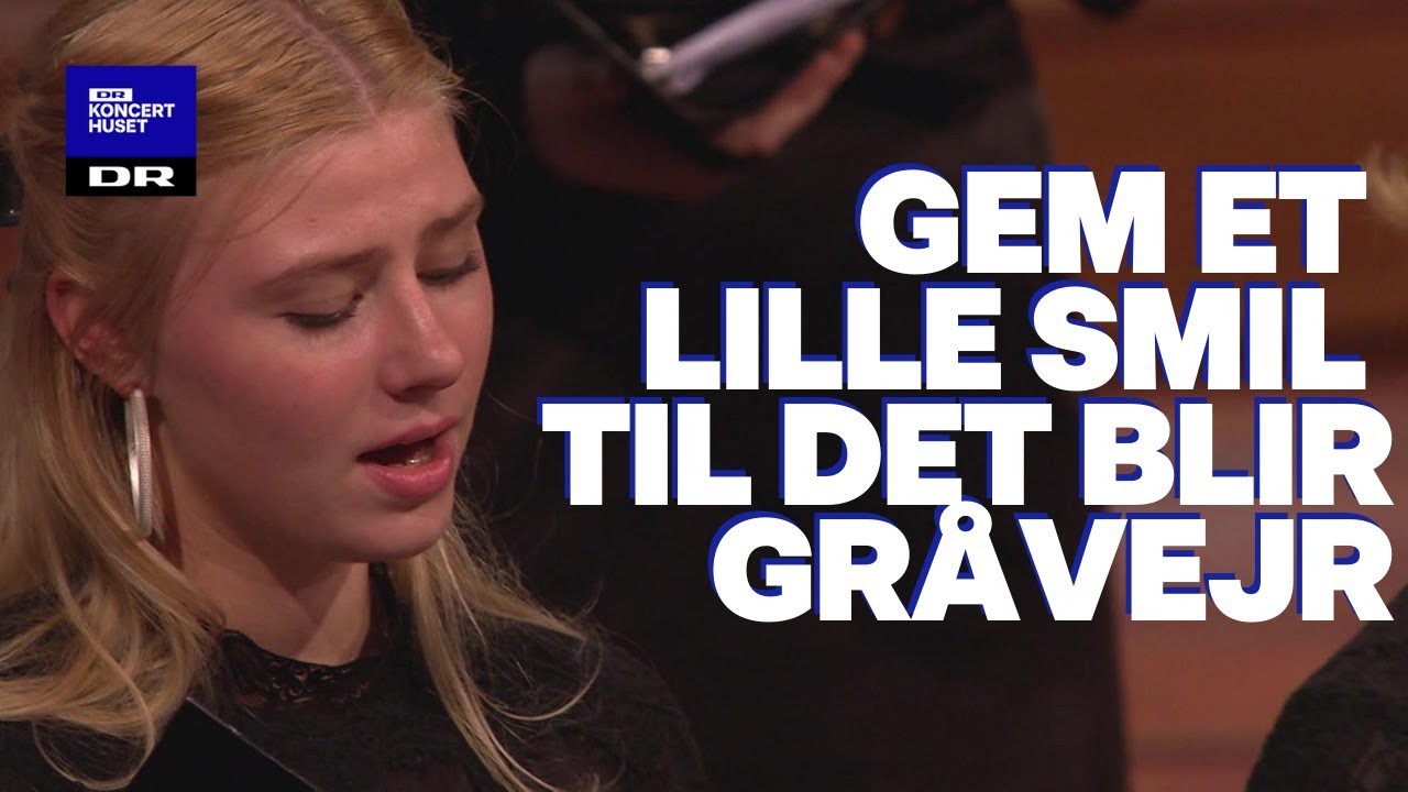 Gem et lille smil til det bli'r gr&aring;vejr // DR Pigekoret feat. Kira Skov (LIVE)