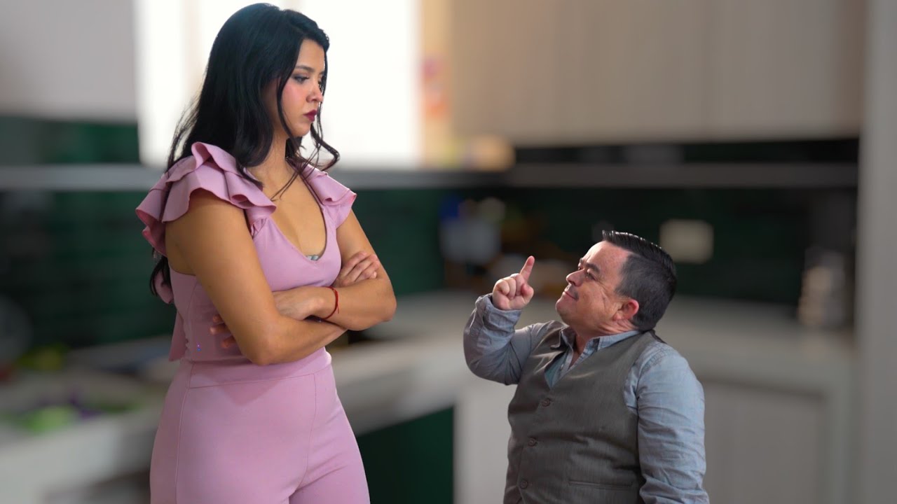 No duraban sus empleadas hasta que su Jefe vio el trato que su mujer les daba | #historias