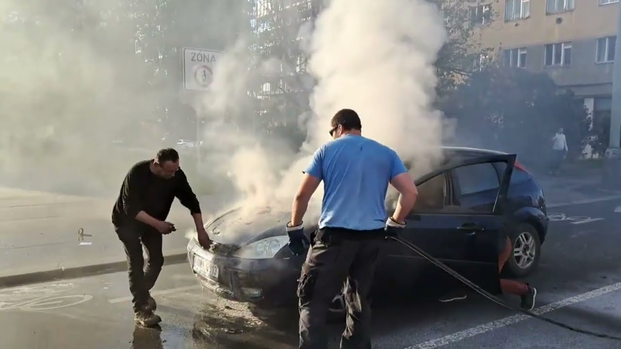 Vyj&aacute;dřen&iacute; k pož&aacute;ru auta - co zvon&iacute;c&iacute; tramvaj&aacute;k?