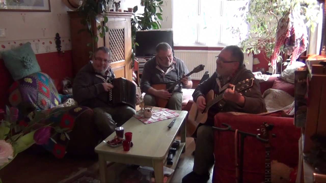 TUM Balalaika à la guitare, accordéon diatonique et balalaika