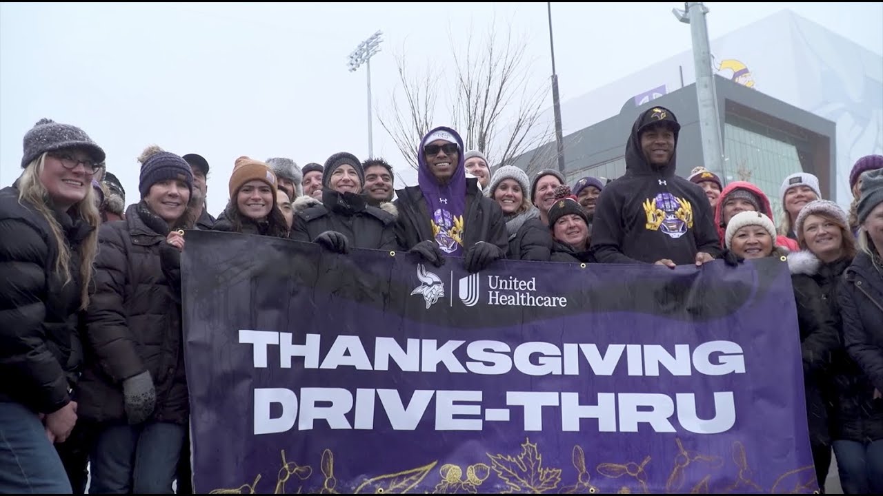Minnesota Vikings & Justin Jefferson Host Thanksgiving Drive-Thru to Provide Meals to Local Families