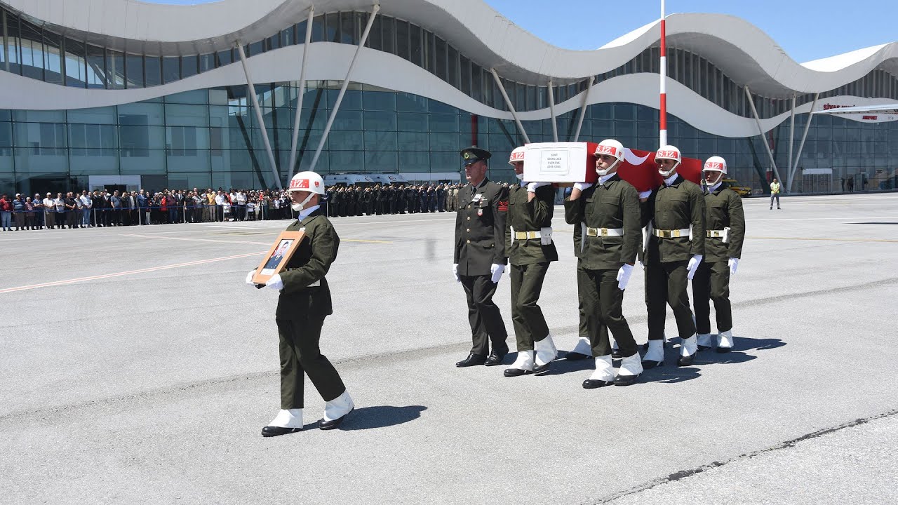 Şehit uzman çavuş Özkan Lale'nin cenazesi memleketi Sivas'a getirildi